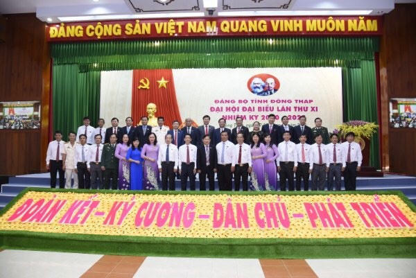 Ông Lê Quốc Phong năm nay 42 tuổi, quê quán Hà Nội, trình độ Thạc sĩ sinh học, lý luận chính trị cao cấp.