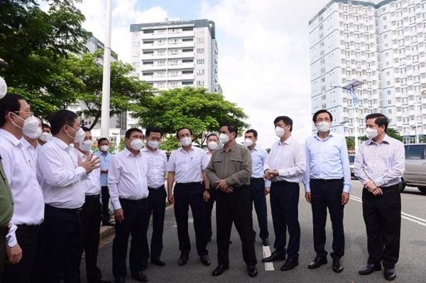 Thủ tướng Phạm Minh Chính dẫn đầu đoàn công tác của Chính phủ đi kiểm tra khu cách ly tại Ký túc xá ĐHQG TP.HCM