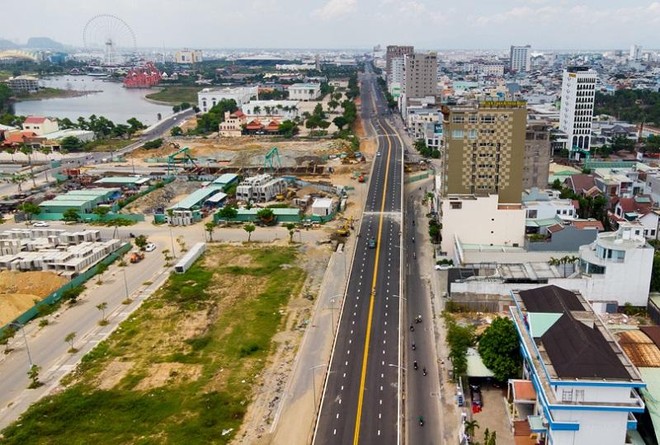 Đây là công trình giao thông có thiết kế nút giao khác mức, gồm 3 tầng là cầu vượt, đảo xuyến và hầm chui. Sau thời gian bị chậm tiến độ, mới đây lãnh đạo TP. Đà Nẵng đã yêu cầu công trình hoàn thành trước ngày 31/12/2021. Ảnh: XS