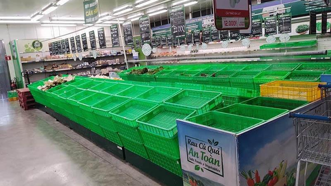 Mặt hàng thực phẩm tươi sống khan hiếm tại Siêu thị MM Mega Market Hưng Lợi (TP. Cần Thơ) trong ngày đầu tiên thực hiện giãn cách xã hội theo Chỉ thị 16 của Thủ tướng Chính phủ