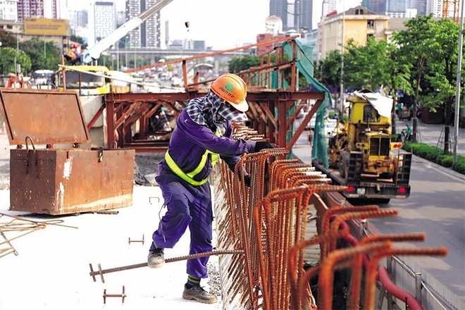 Công trường thi công đường Vành đai 3 đoạn Mai Dịch - cầu Thăng Long (Hà Nội). Ảnh: Đức Thanh