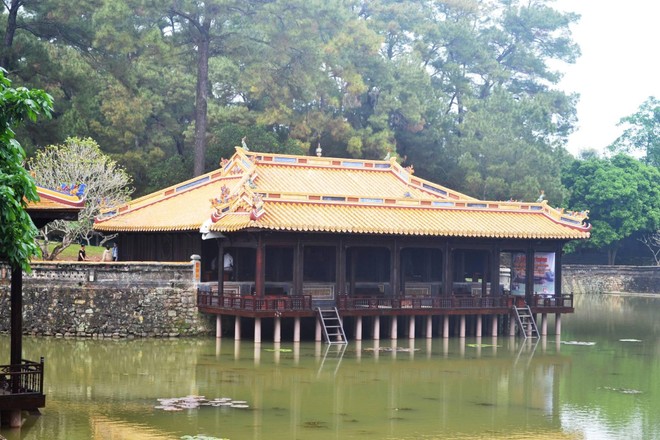 Xung Khiêm Tạ, thuộc di tích Lăng vua Tự Đức.