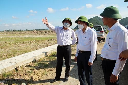 Lãnh đạo tỉnh Nghệ An kiểm tra thực trạng vướng mặt bằng tại dự án cao tốc Bắc-Nam qua địa phận tỉnh này để tìm hướng giải quyết