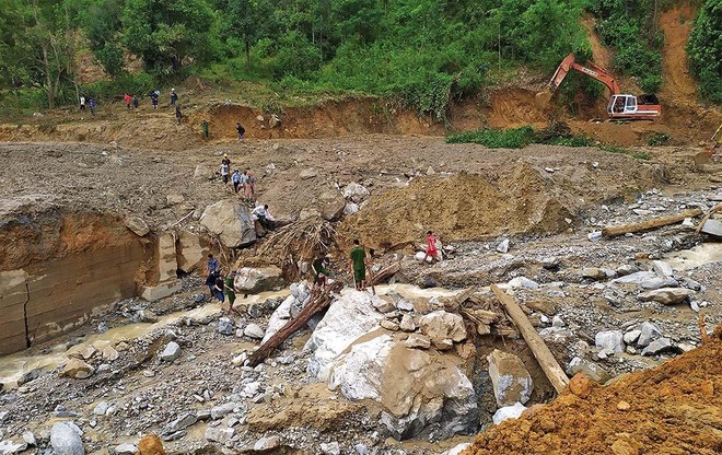 Khung cảnh tan hoang ở khu vực nóc Ông Đề, xã Trà Leng (huyện Nam Trà My, tỉnh Quảng Nam) sau vụ sạt lở cuối tháng 10/2020 vùi lấp nhiều hộ dân