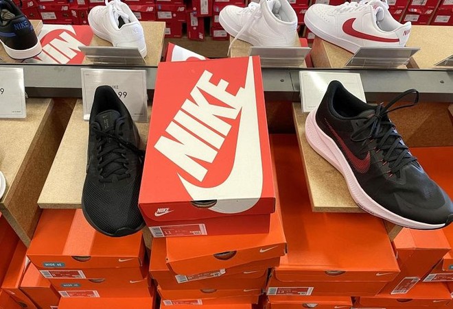 Nike có xu hướng cắt giảm ngày càng nhiều các nhà bán lẻ truyền thống mà họ từng hợp tác trong những năm gần đây. Ảnh: AFP