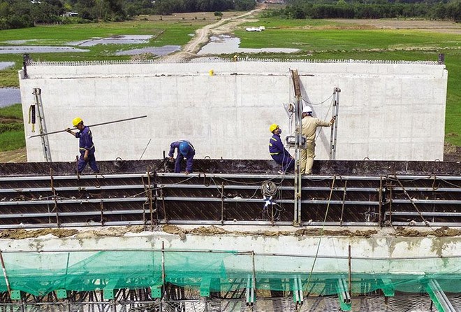 Nhiều dự án đầu tư công đang được đốc thúc đẩy nhanh tiến độ xây dựng. Ảnh: Đức Thanh