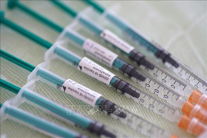 Vaccine phòng COVID-19 do Công ty AstraZeneca phát triển. Ảnh: PAP/TTXVN