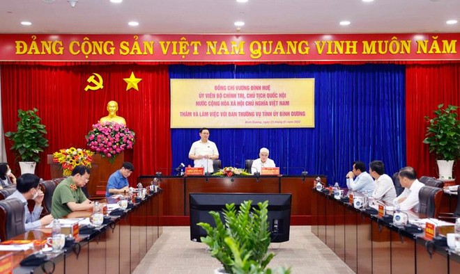 Chủ tịch Quốc hội Vương Đình Huệ phát biểu tại cuộc làm việc.