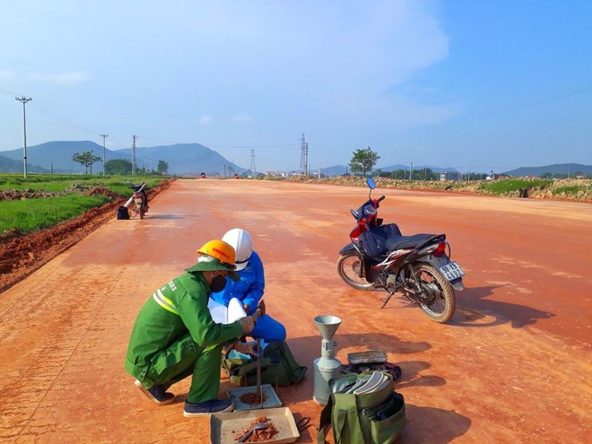 Thi công cao tốc Bắc - Nam đoạn Mai Sơn - Quốc lộ 45.