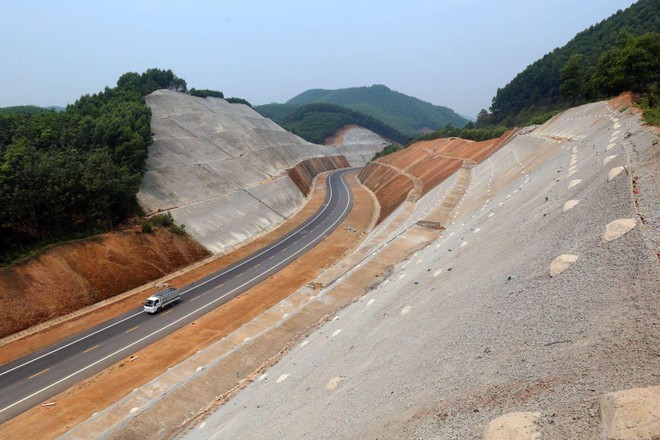 Tập đoàn Trường Thịnh là một trong những nhà đầu tư và nhà thầu trực tiếp tham gia thi công tuyến cao tốc La Sơn - Túy Loan.