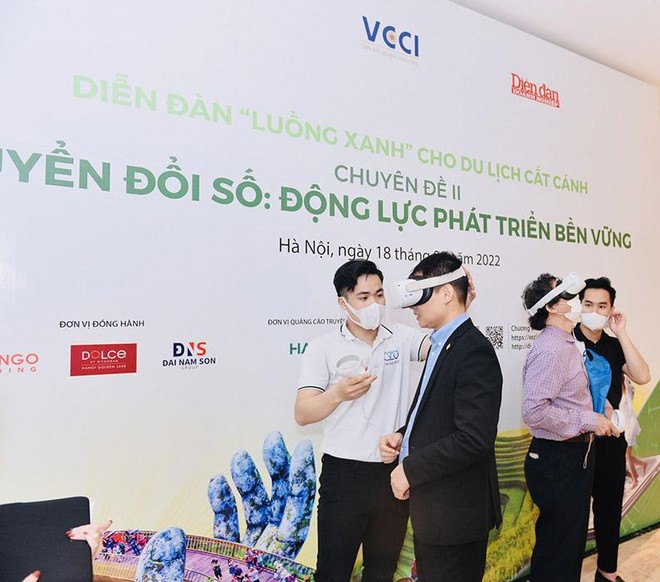 Trải nghiệm du lịch thực tế ảo tại Diễn đàn “Luồng xanh” cho du lịch cất cánh, Chuyên đề II: “Chuyển đổi số: Động lực phát triển bền vững” 