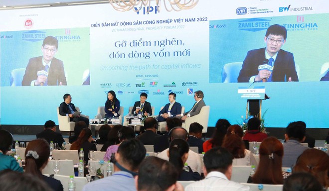 Một trong các phiên thảo luận tại Diễn đàn bất động sản Công nghiệp 2022 do Báo Đầu tư và BW Industrial đồng tổ chức. 