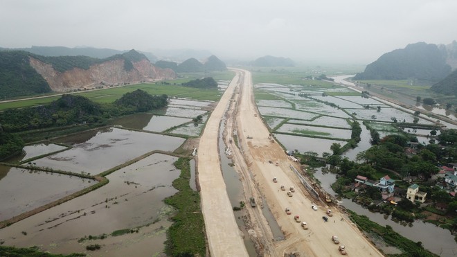 Thi công cao tốc Bắc - Nam đoạn Mai Sơn - Quốc lộ 45.