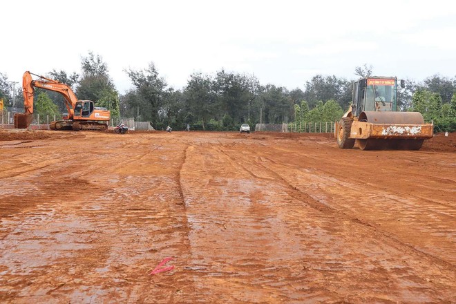 Thi công công trình đường Hồ Chí Minh đoạn tránh phía Đông TP. Buôn Ma Thuột Ảnh: Hoàng Tuyết