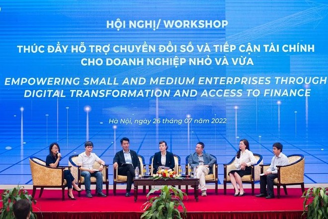 Các đại biểu trong phiên thảo luận về nhu cầu và giải pháp thúc đẩy chuyển đổi số ở DNNVV