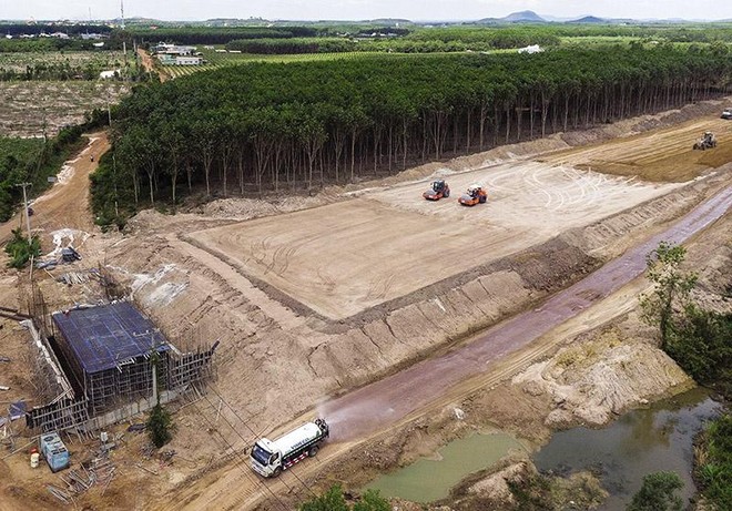 Điểm tích cực là năm nay cũng ghi nhận nhiều dự án đầu tư phát triển hệ thống kết cấu hạ tầng đồng bộ, hiện đại đã được triển khai quyết liệt