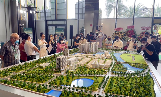 Khách hàng tham quan dự án MT Eastmark City. Ảnh: Việt Dũng 