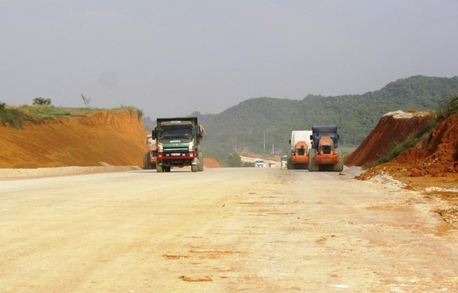 Nhà thầu thi công dự án cao tốc Bắc - Nam phía Đông. (Ảnh: Việt Hùng/Vietnam+)