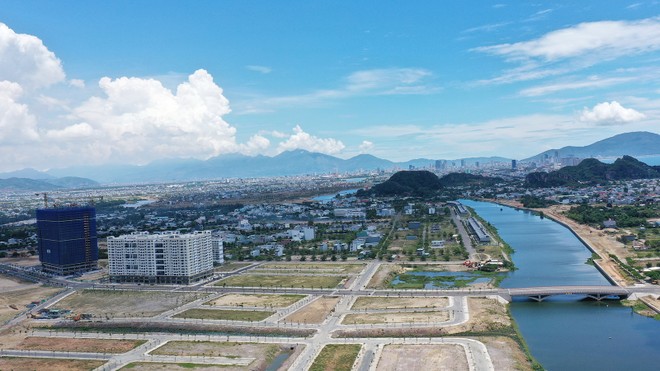 Giao dịch bắt đầu trở lại khu vực Ngũ Hành Sơn, Đà Nẵng. Ảnh: Ngọc Tân 