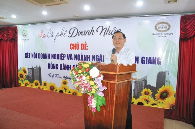 Ông Nguyễn Văn Vĩnh, Chủ tịch UBND tỉnh Tiền Giang chia sẻ thông tin với doanh nghiệp tại cuộc gặp gỡ Cà phê Doanh nhân