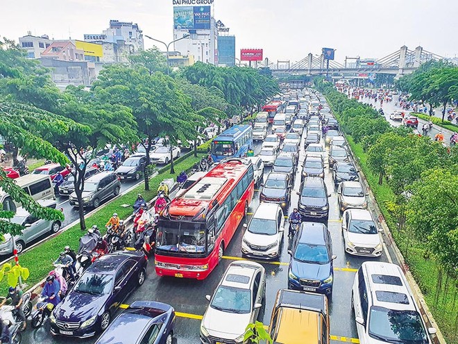 Sự trì trệ, ách tắc về hạ tầng của TP.HCM hiện tại là đầu bài của bài toán chuyển dịch mô hình tăng trưởng. Ảnh: Đ.T