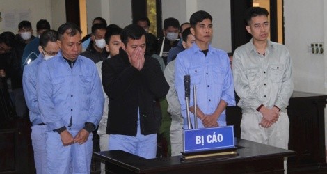 Các bị cáo hầu tòa.