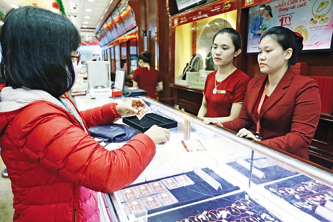 Giá vàng trong nước tăng mạnh và chênh lệch giá vàng trong nước - thế giới đang ngày càng lớn hơn. Ảnh: Đức Thanh