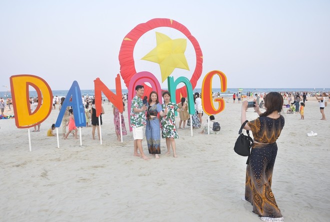 Lượt du khách đến thành phố Đà Nẵng tăng cao trong 5 ngày nghỉ lễ.
