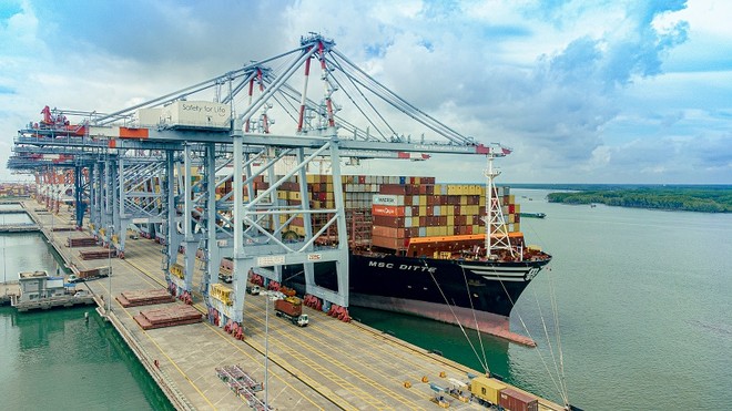 Cảng CMIT đón tàu container MSC DITTE có sức chở lên đến gần 20,000 TEU được khai thác trên tuyến dịch vụ Pearl của liên minh 2M kết nối Việt Nam với bờ tây nước Hoa Kỳ. (Ảnh: CMIT).