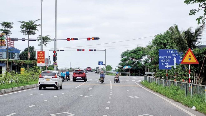 Những con đường được xây dựng từ vốn đầu tư công giúp giao thông trên địa bàn huyện Kiến Thụy thuận lợi hơn. Ảnh: Thanh Tân