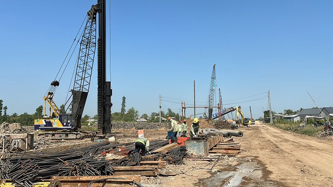 Thi công cao tốc Cao Lãnh - An Hữu, giai đoạn 1