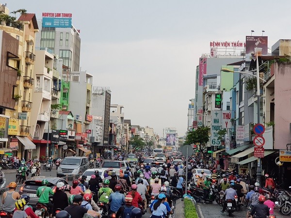 Thu phí xe ô tô lưu thông vào khu vực trung tâm Thành phố là nội dung phức tạp do đó cần phải có đơn vị tư vấn có năng lực chuyên môn, kinh nghiệm và uy tín để thực hiện thông qua việc xây dựng Đề án. Ảnh: Trọng Tín