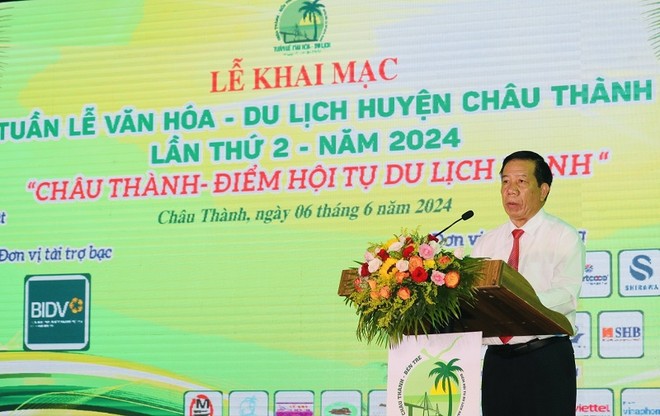 Ông Phạm Văn Sang - Chủ tịch UBND huyện, Trưởng Ban tổ chức Tuần lễ Văn hóa - Du lịch huyện Châu Thành lần 2/2024 phát biểu khai mạc