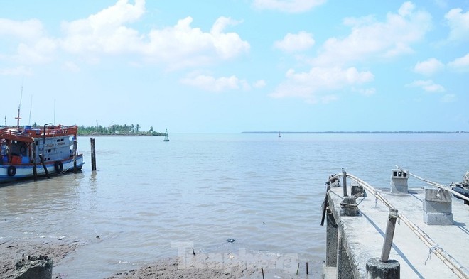 Khu vực cảng Định An, nơi luồng Quan Chánh Bố nhập vào luồng Định An