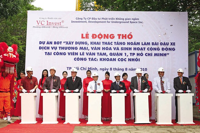 Sau hơn 10 năm động thổ rồi “án binh bất động”, Dự án Bãi đậu xe công viên Lê Văn Tám đã bị UBND TP.HCM thu hồi vào tháng 10/2020
