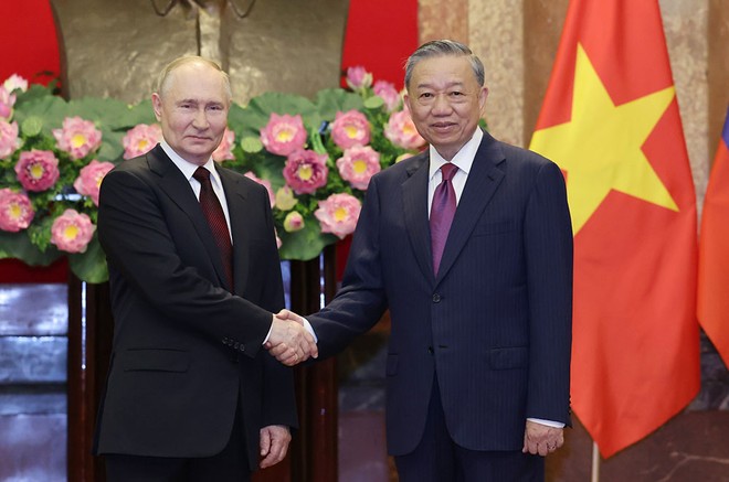 Chủ tịch nước Tô Lâm và Tổng thống Putin chụp ảnh trước Hội đàm. (Ảnh: Đức Thanh)