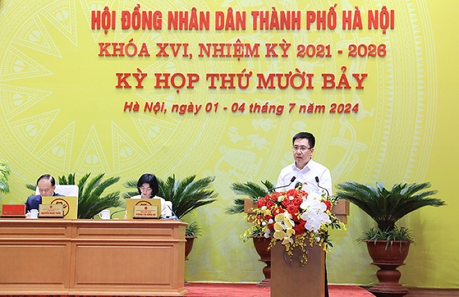 Phó trưởng Ban Kinh tế - Ngân sách (HĐND TP. Hà Nội) Vũ Ngọc Anh báo cáo thẩm tra .