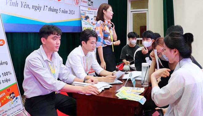 Trung tâm Dịch vụ việc làm tỉnh phối hợp với Trường cao đẳng Kinh tế - Kỹ thuật Vĩnh Phúc tổ chức phiên giao dịch việc làm