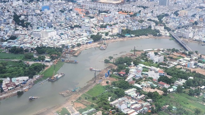 Thi công cải tạo kênh Tham Lương - Bến Cát - rạch Nước Lên đoạn qua quận Gò Vấp, TP.HCM - Ảnh: Lê Toàn 