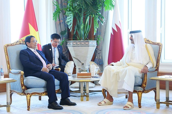 Thủ tướng Chính phủ Phạm Minh Chính hội kiến Quốc vương Qatar Sheikh Tamim Bin Hamad Al Thani. Ảnh: VGP 