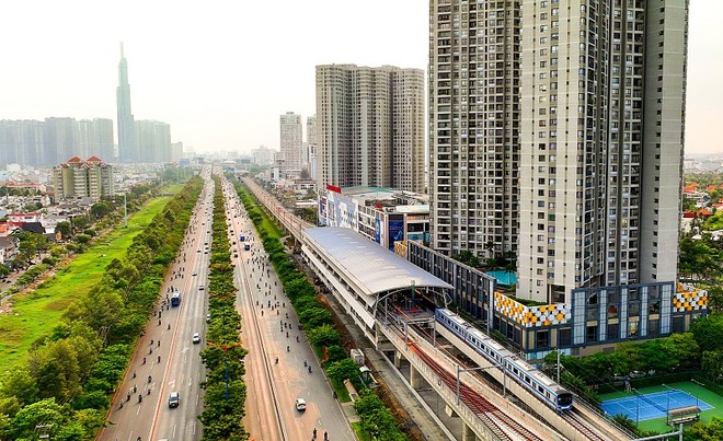 Metro số 1 (Bến Thành - Suối Tiên) đang chạy thử để chuẩn bị cho vận hành thương mại vào đầu năm 2025. Ảnh:Lê Toàn