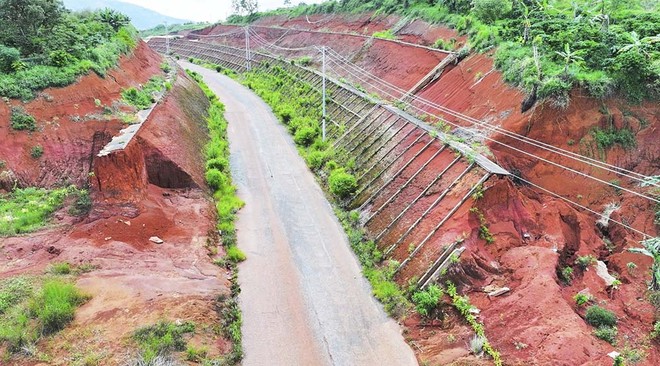 Do nguồn vốn sử dụng cho đầu tư xây dựng và giải phóng mặt bằng bị thiếu hụt so với phương án tài chính đã duyệt, nên tuyến tránh TP. Bảo Lộc chưa hoàn thành và tạm dừng thi công từ tháng 10/2020 