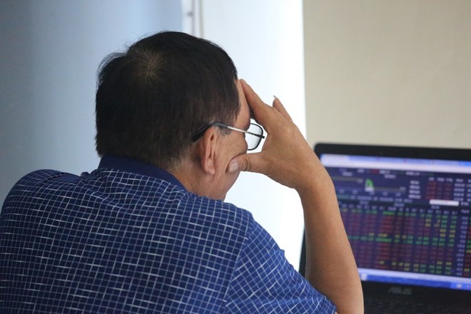 Nhóm ngân hàng "gánh trụ", VN-Index vẫn giữ nhịp quanh 1.758 điểm 