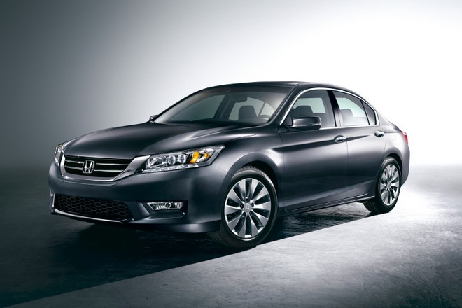 Nhập một xế hộp Honda Accord mới, lãi 225 triệu đồng