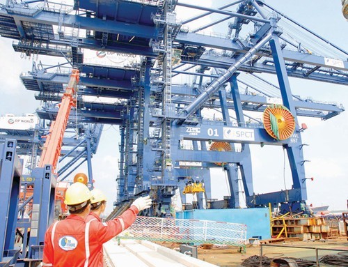 Thi công Gói thầu 10A đê chắn sóng phía Nam luồng sông Hậu