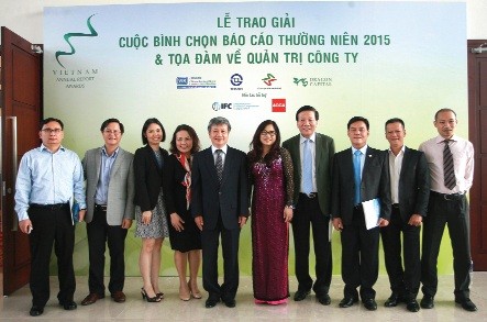 Từ năm 2013, Ban tổ chức Cuộc bình chọn Báo cáo thường niên đã  bổ sung giải thưởng Báo cáo phát triển bền vững nhằm khích lệ các DN quan tâm đến môi trường và xã hội