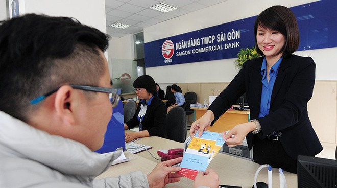 Dù lãi suất đầu vào khó giảm, nhưng để “giữ chân” khách hàng, các nhà băng phải gia tăng khuyến mãi­­