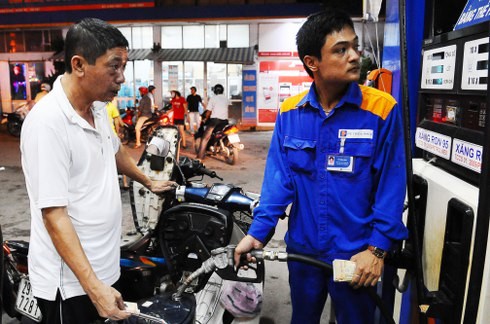 Petrolimex “đánh bạc” với hàng tồn kho?