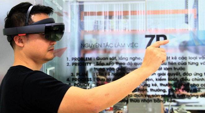 Trải nghiệm kính Microsoft Hololens tham khảo dự án bất động sản