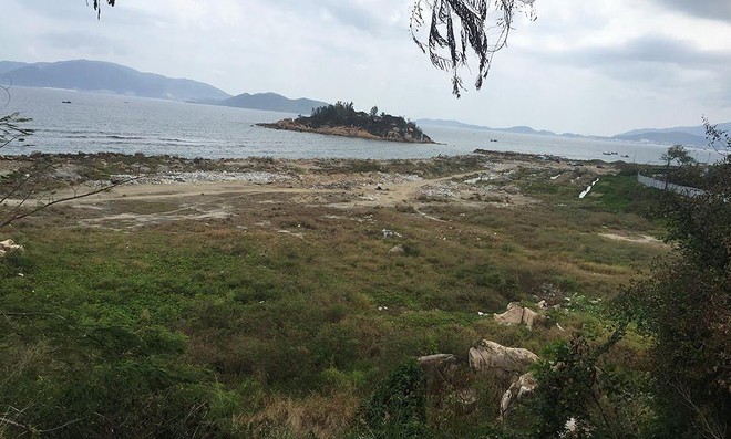 Khu vực Công ty Cổ phần Nha Trang Sao tiến hành đổ đất lấn biển thực hiện dự án (Ảnh: Tàu Trắng)
